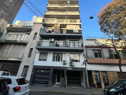 Excelente monoambiente en venta al frente con balcon y cochera italia 1100 rosario