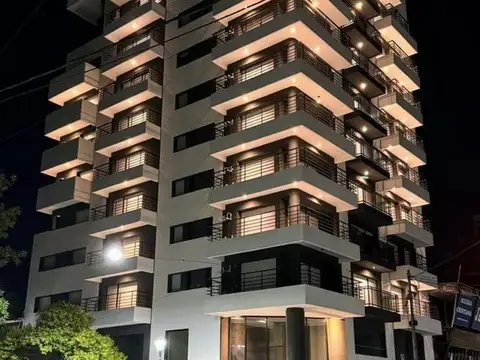 Venta monoambiente amoblado con balcón al frente.