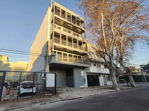 Venta edificio usos mixtos
