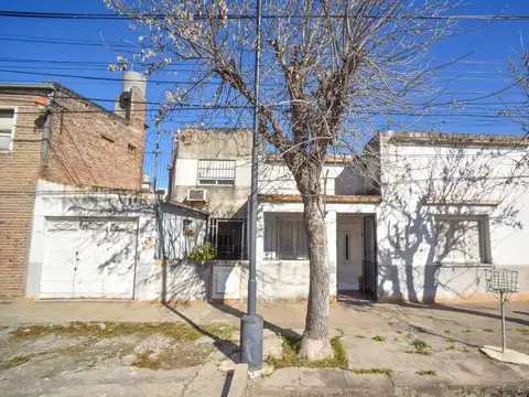 Casa al frente y dpto. en z/ comercial blas parera