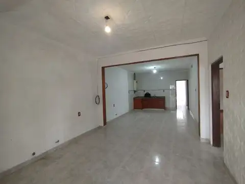 Casa de 5 ambientes sobre azcuenaga 4900