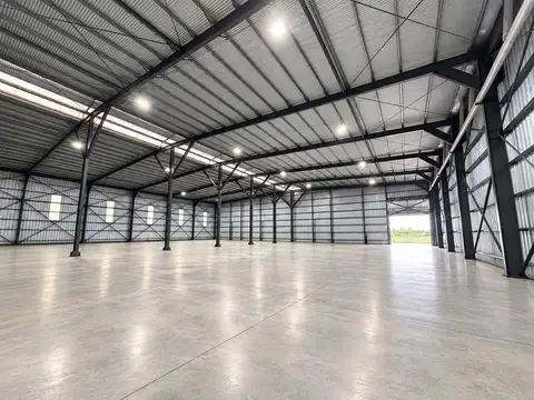 Galpón 2.400 m2 a estrenar sobre autopista ros-ba
