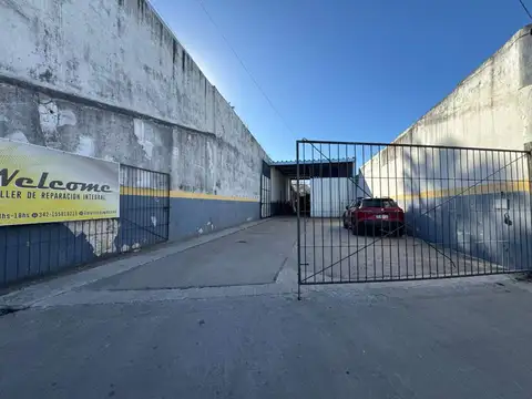 Gran galpon sobre importante avenida