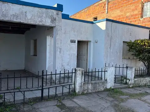 Se vende casa en barrio este