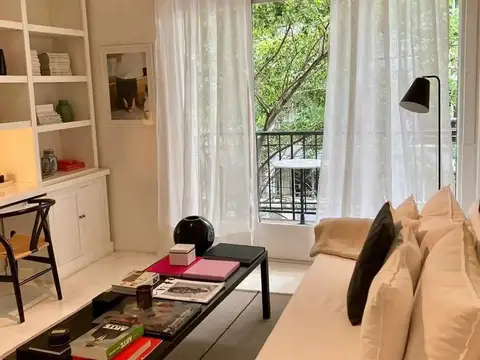 Alquiler temporario en recoleta. departamento de 2 ambientes. al frente. con balcón.
