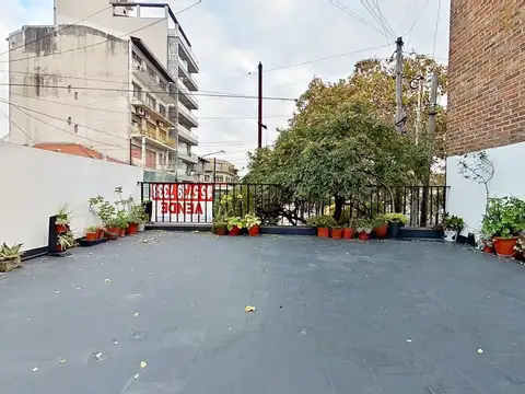 Casa con terraza parrilla valentin alsina lanus