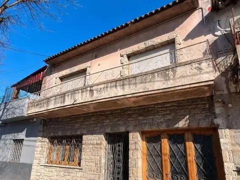 Casa 9 ambientes 5 dormitorios. | erezcano al 3100