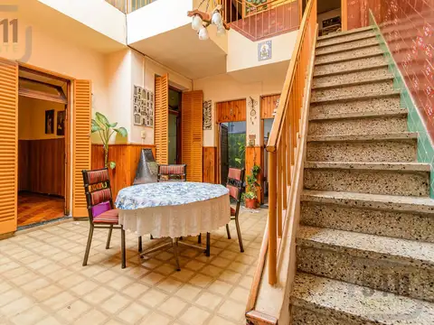 Venta casa 5 ambientes con terraza y cochera en villa pueyrredon