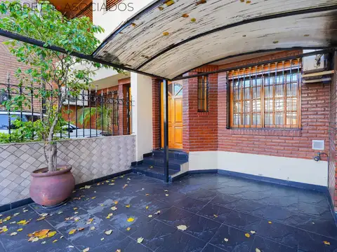 Venta triplex mataderos 4 ambientes cochera y patio