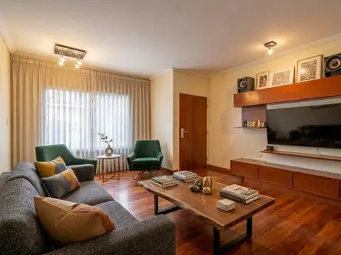 Dúplex 4 ambientes con patio, parrilla y cochera doble en barrio naón mataderos