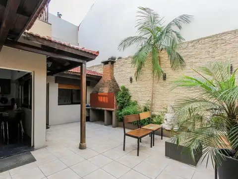 Venta casa 4 amb  patio liniers 2 coch