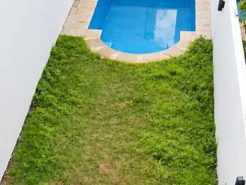 Oportunidad triplex  5 amb con piscina y cocheras en pque chacabuco