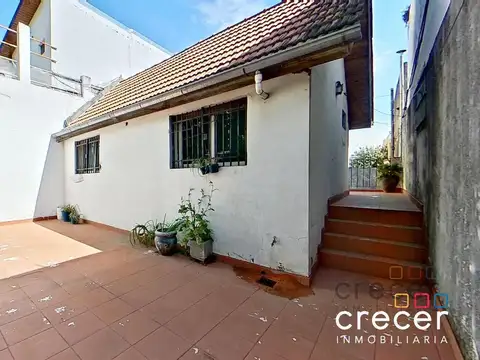 Venta casa de 5 ambientes con patio, terraza y garage