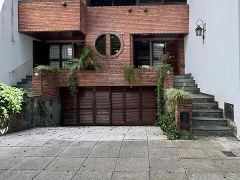 Casa dúplex en venta en villa del parque | 4 dormitorios | cochera | jardín, pileta y quincho |