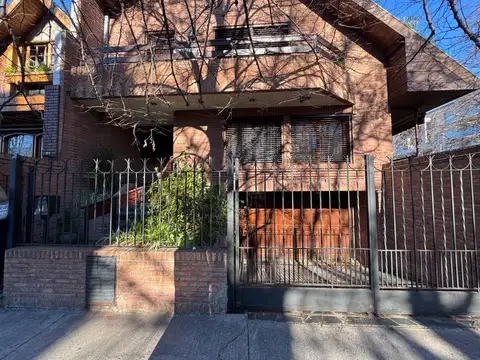 Espectacular chalet en esquina en lo mejor de villa devoto