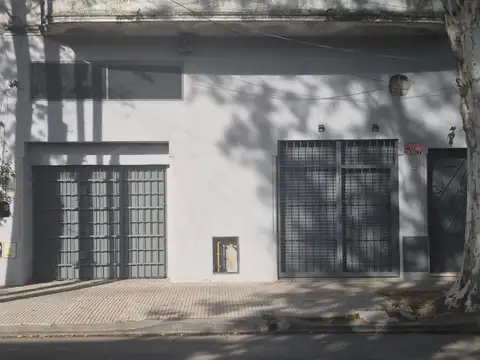 Local a la calle con frente de 3,8 mts persiana con puerta