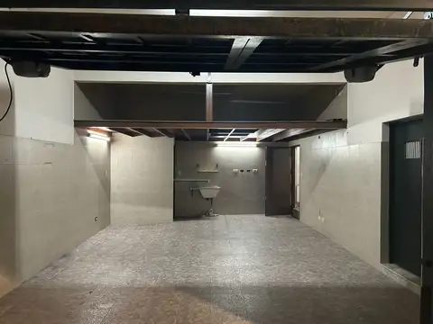 Local en alquiler-boedo- con entre piso