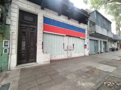 Local planta baja más subsuelo ! amplia planta libre !147 m2.totales