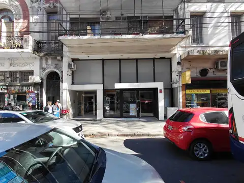 Espectacular local en pleno flores de 240 m²!