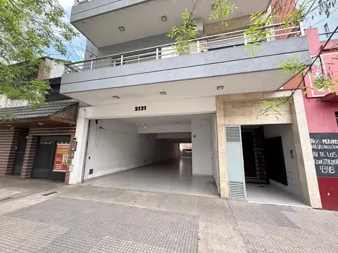 Alquila local 179 m2 total