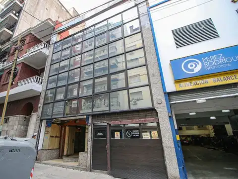 Alquiler edificio comercial con cochera balvanera