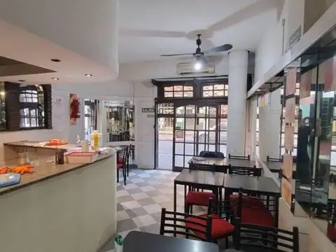 Venta local comercial con depósito en monserrat