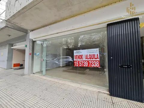 Local con gas nuevo apto todo rubro con tiraje y patio
