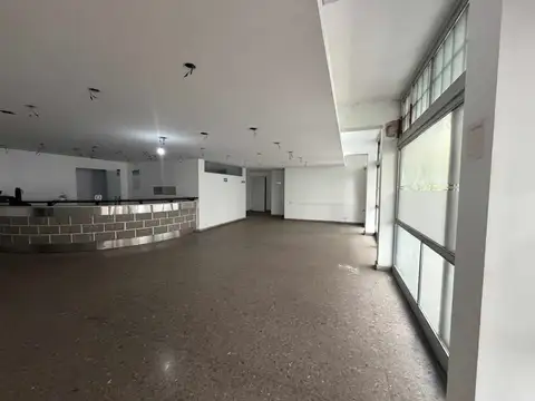 Local comercial 300 m² + terraza 300 m²