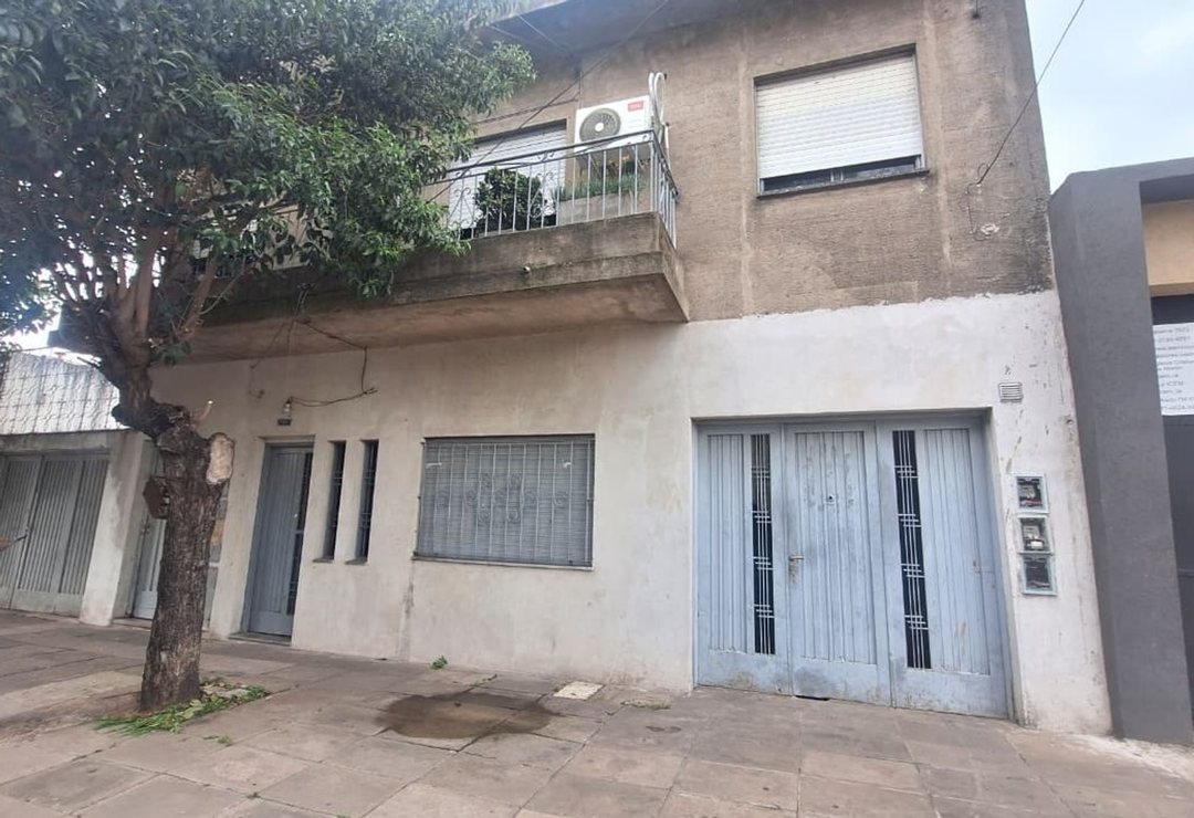 VENTA LOTE 5 DPTOS COCHERA OPORTUNIDAD RENTA MORON