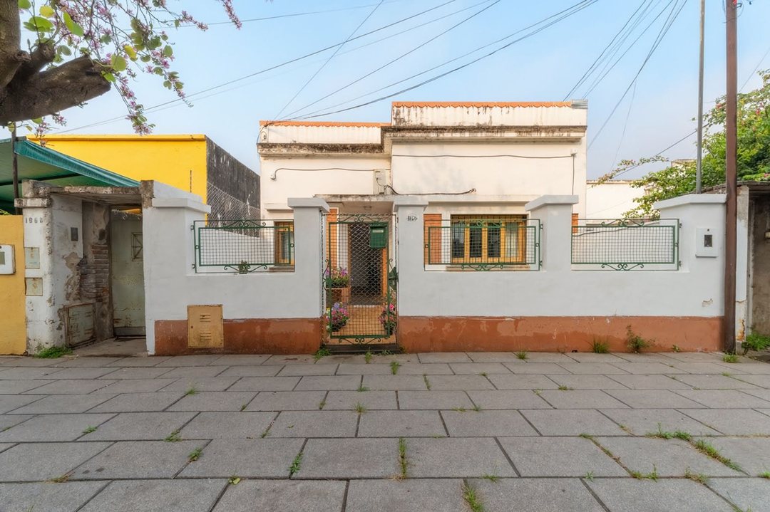 Venta casa tres dormitorios barrio Roma Santa Fe