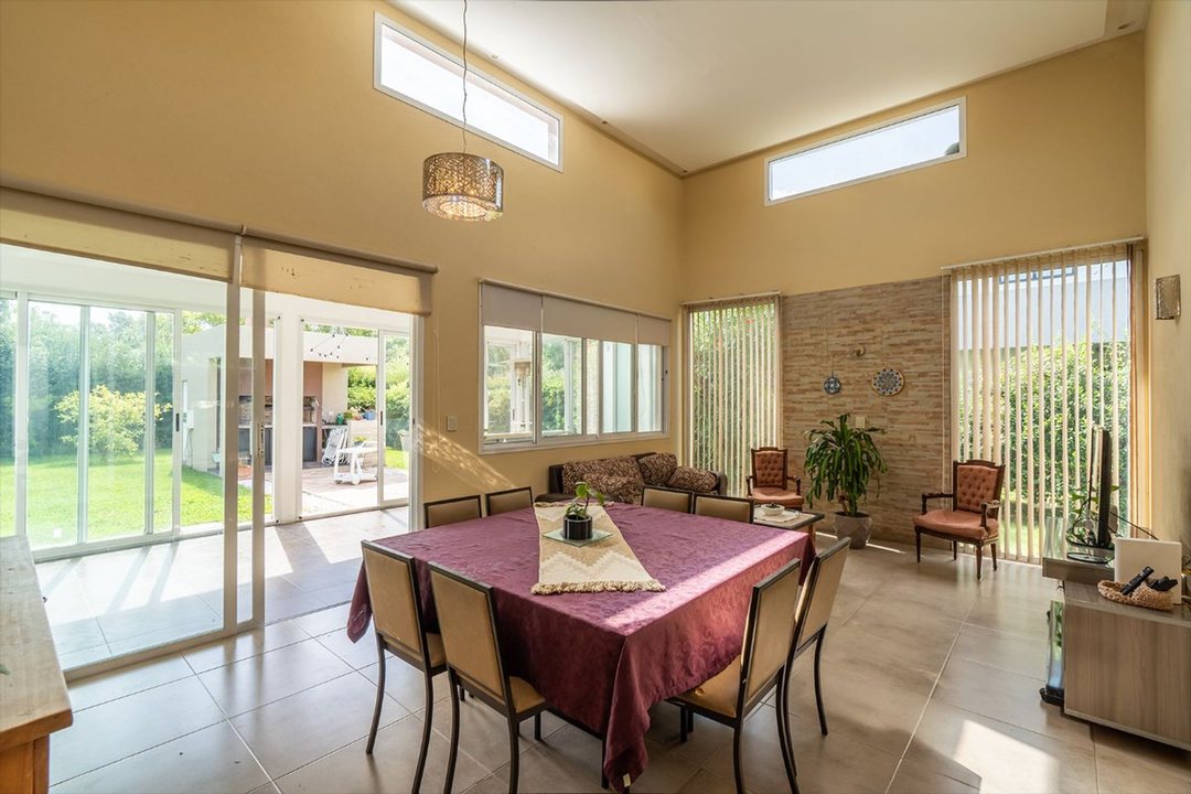 VENTA CASA 5 AMB LA HORQUETA DE ECHEVERRIA PISCINA