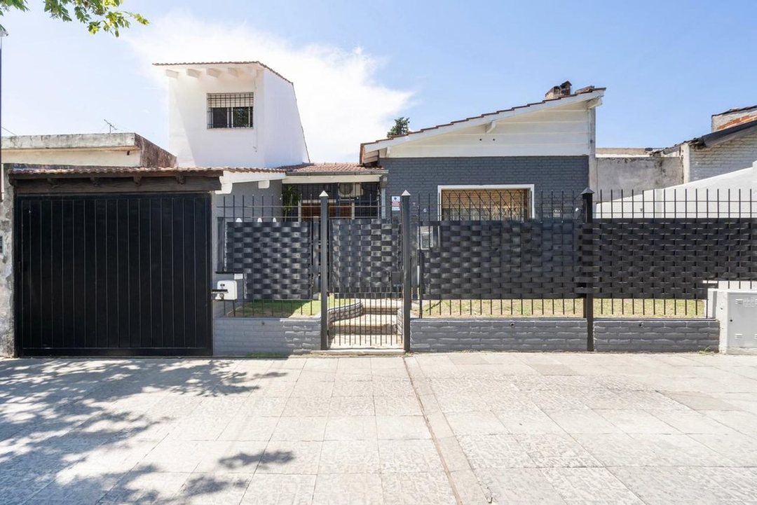 CASA EN VENTA BOULOGNE C/JARDIN, PILETA Y QUINCHO!