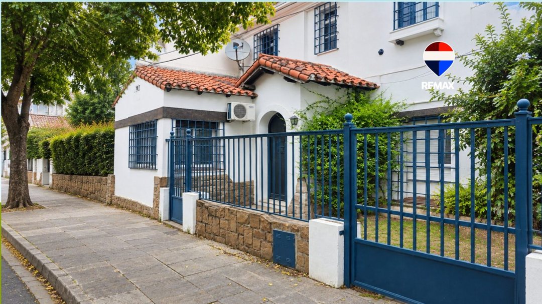 VENTA CASA CON PILETA CENTRO APTA CREDITO