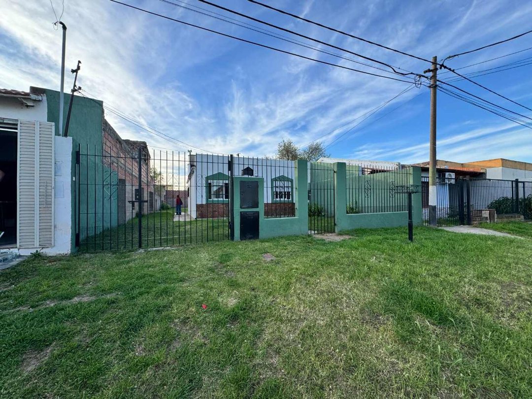 Casa en Alquiler con Patio y Entrada para Auto