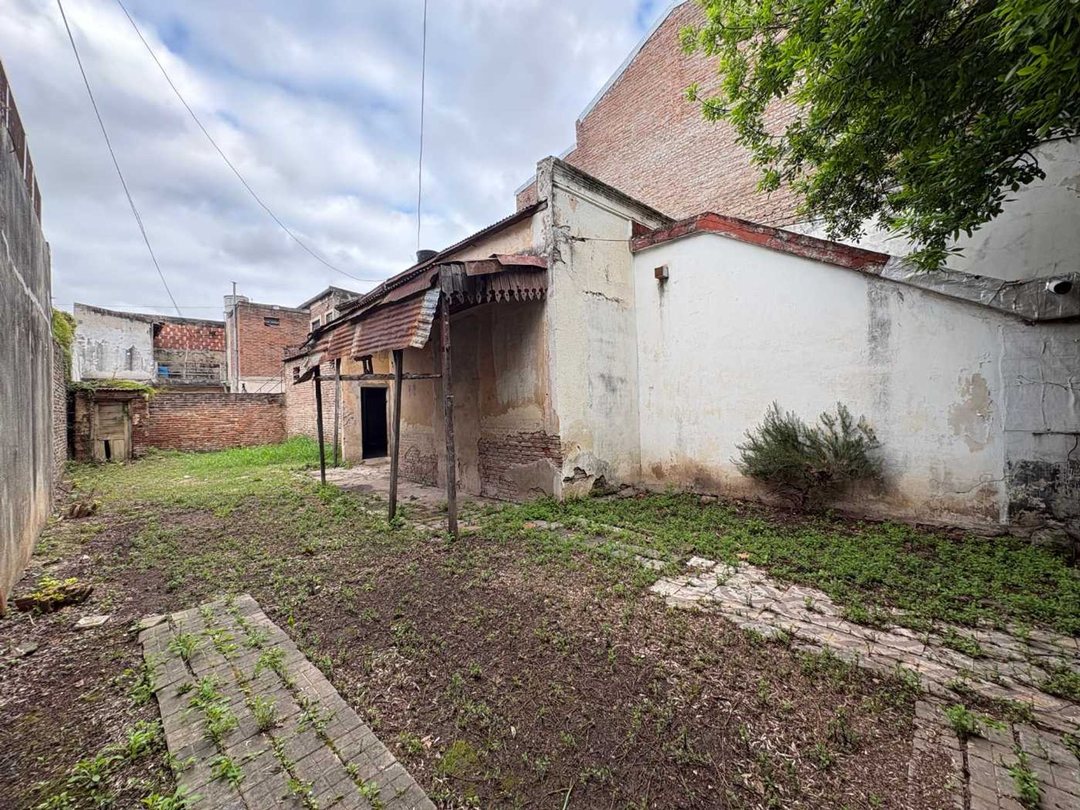 CASA EN VENTA A RECICLAR, ECHESORTU.