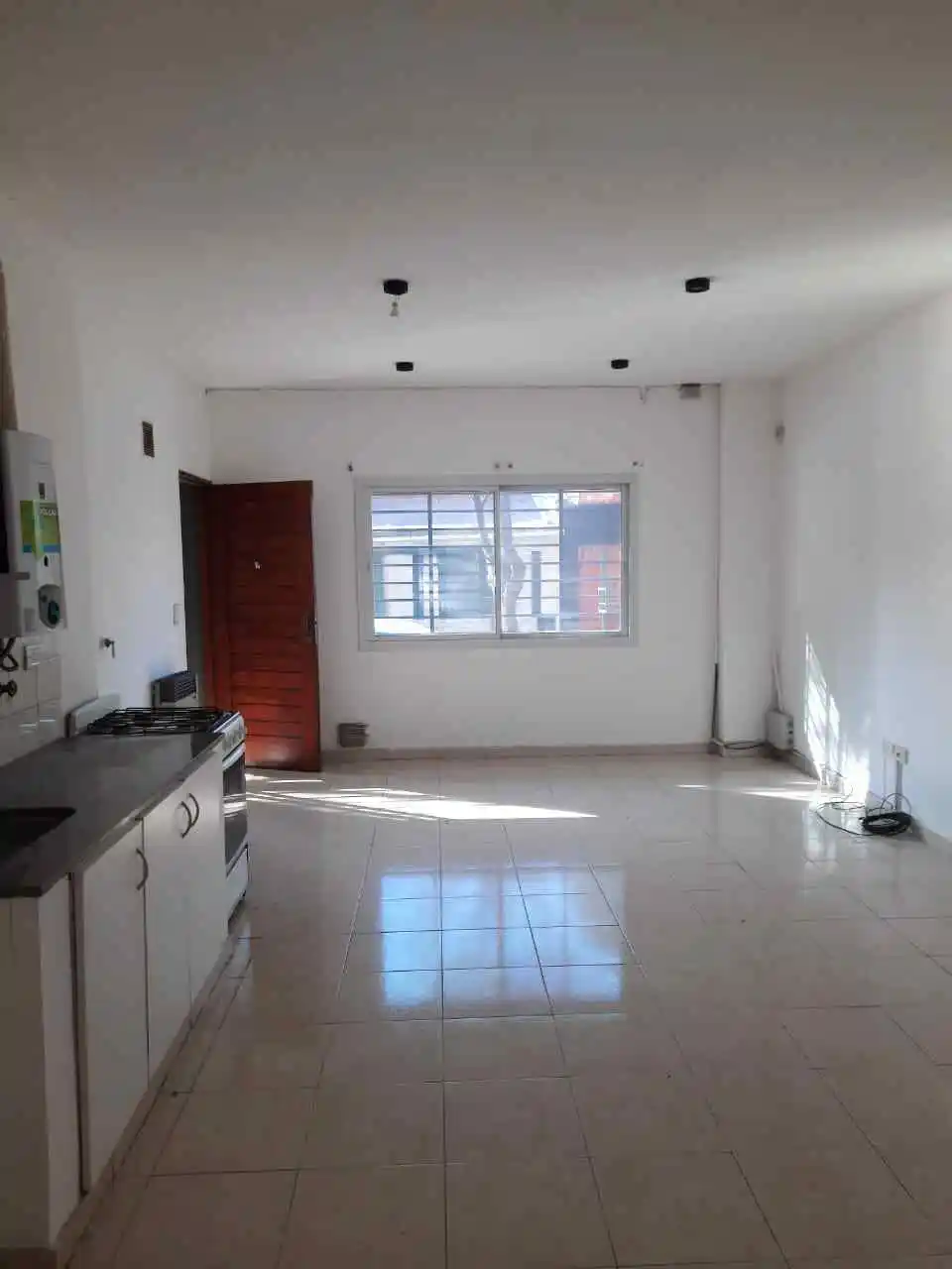 Alberdi-  Dptos uno con patio