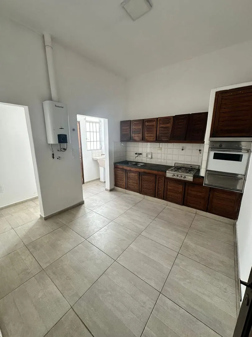 Alquiler en barrio Sarmiento | 2 dormitorios, patio y cercanía a Av. Sabattini