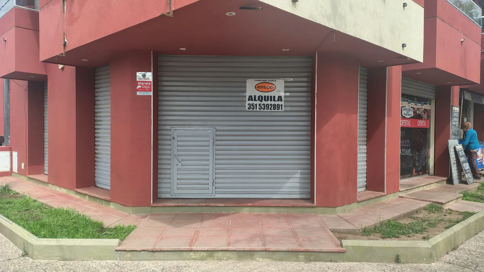 ALQUILO LOCAL  ESQUINA EN BARRIO LAS PALMAS !EXC. UBICACION !