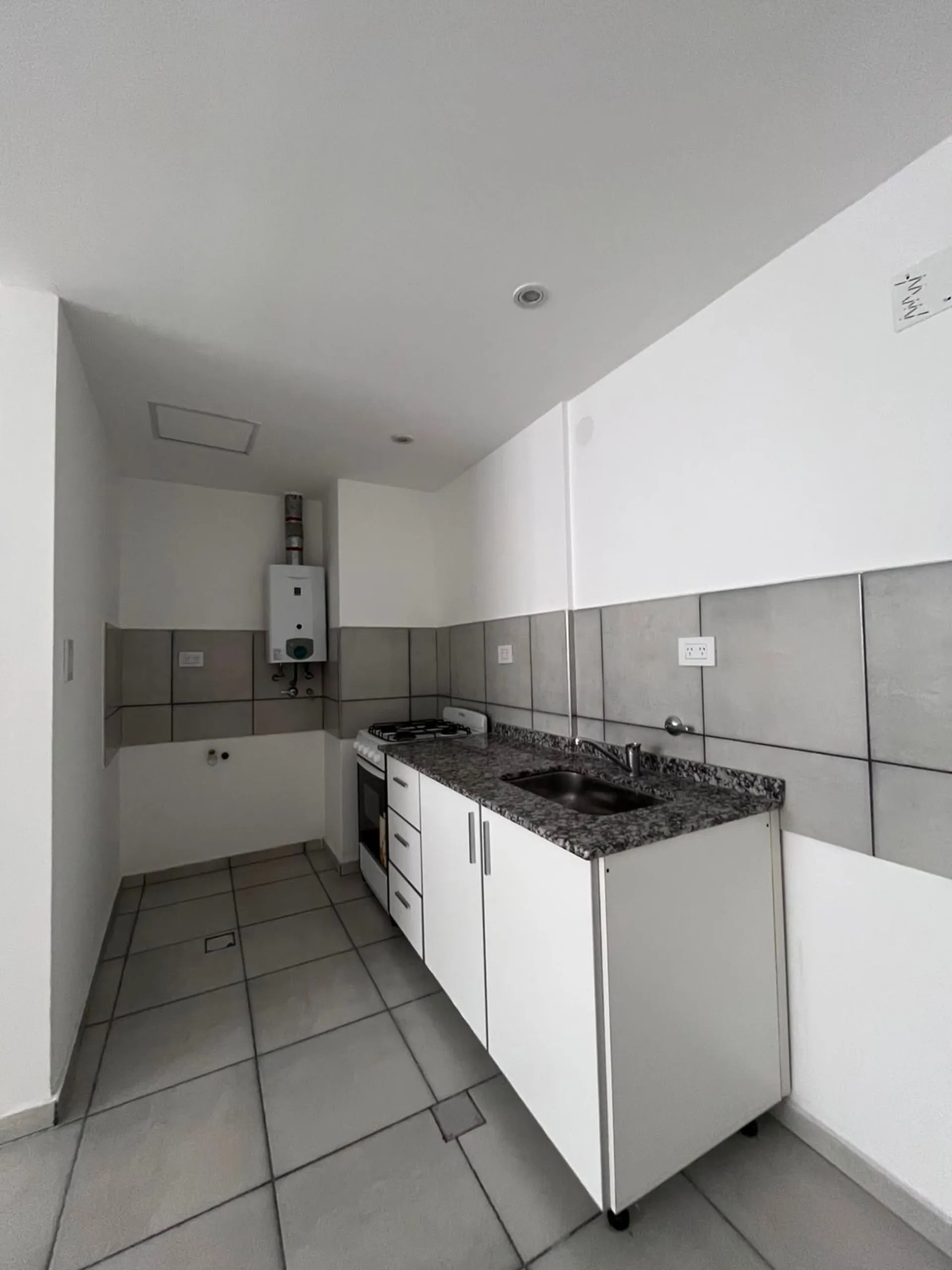 DEPARTAMENTO Bº ALBERDI CORDOBA 1 DORMI BALCON PISO 2º A MTS AV DUARTE QUIROS VENTA