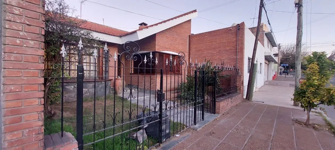 CASA B° OBSERVATORIO CORDOBA 3 DORMI APTA CREDITO BANCO NACION PATIO QUINCHO INVERSION VENTA