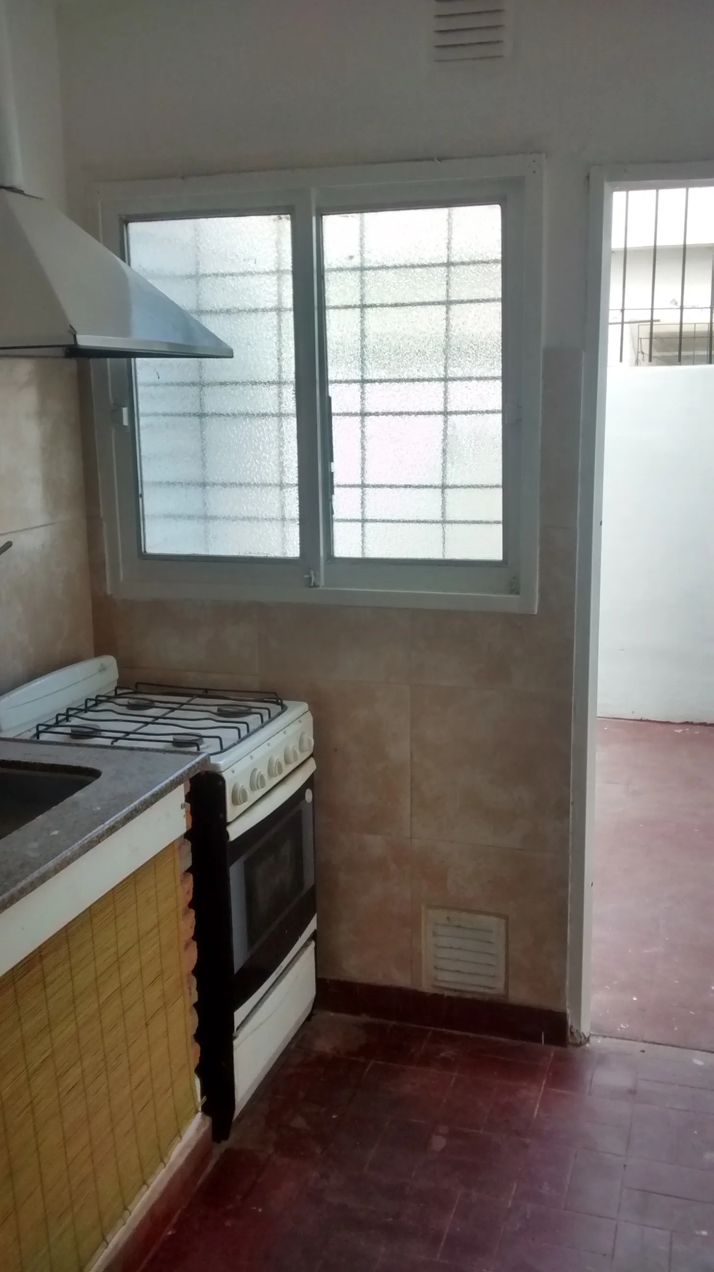 B° JARDÍN - OLIMPIA 1481 -CASA 2 DORMITORIOS CON GARAJE.-