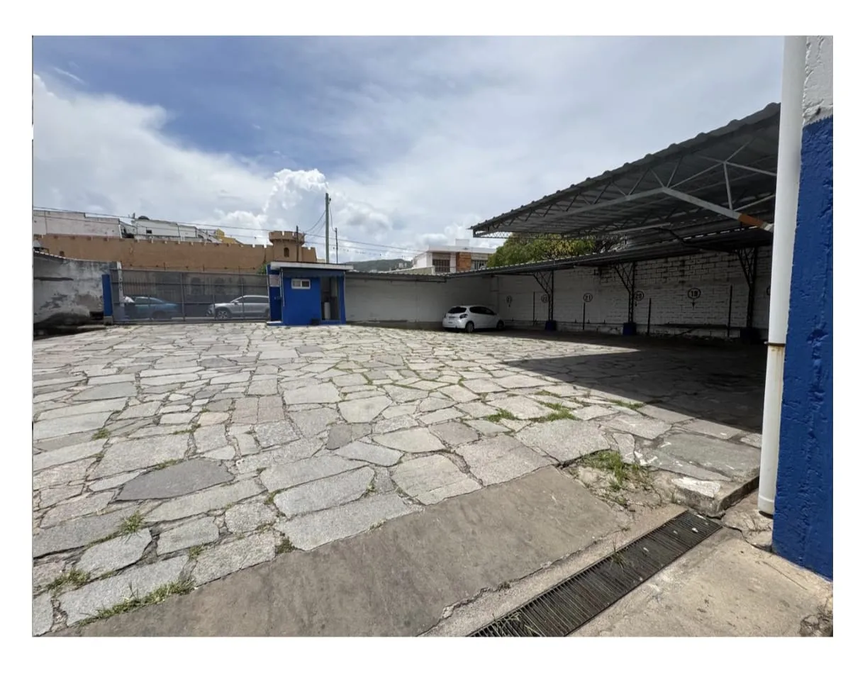 Excelente oportunidad cocheras en pleno centro de la Falda