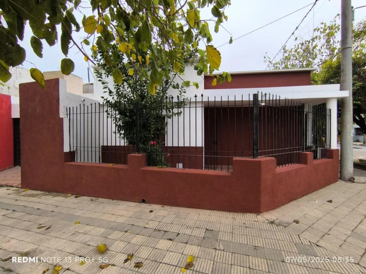 Bº Los Paraisos - Dpto - 2d, Liv, C/com, Bño, Ptio, Coch - $650 m -