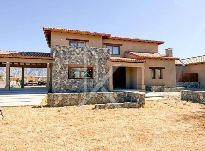 Casa · 361m² · 7 Ambientes · 2 Cocheras