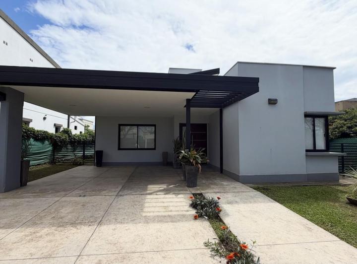 Casa · 94m² · 2 Dormitorios · 2 Cocheras