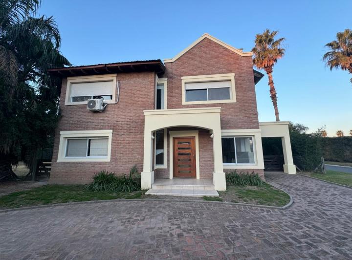 Casa · 150m² · 4 Ambientes · 2 Cocheras