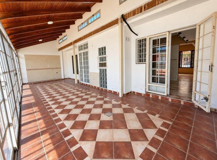 Casa · 200m² · 6 Ambientes · 1 Cochera