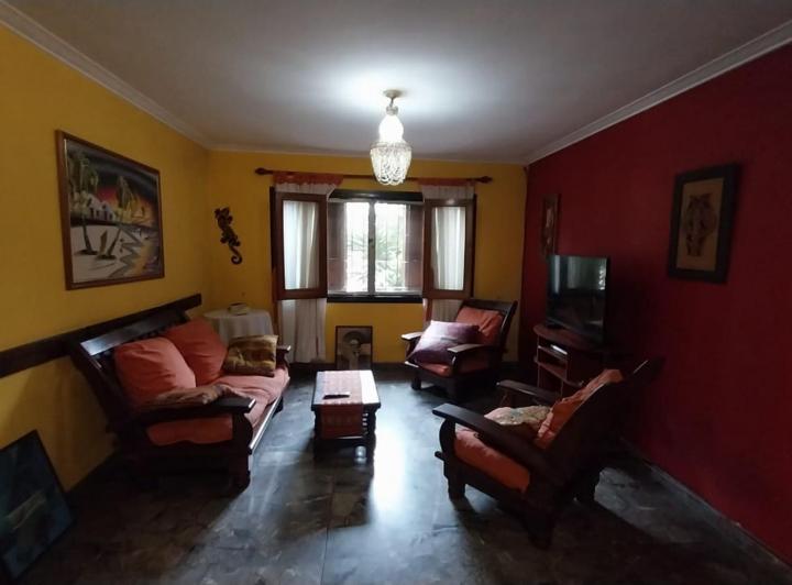 Casa · 140m² · 5 Ambientes · 1 Cochera