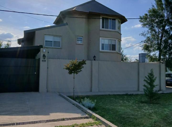 Casa · 93m² · 5 Ambientes · 1 Cochera