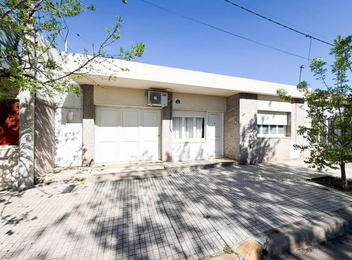 Casa · 140m² · 4 Ambientes · 1 Cochera
